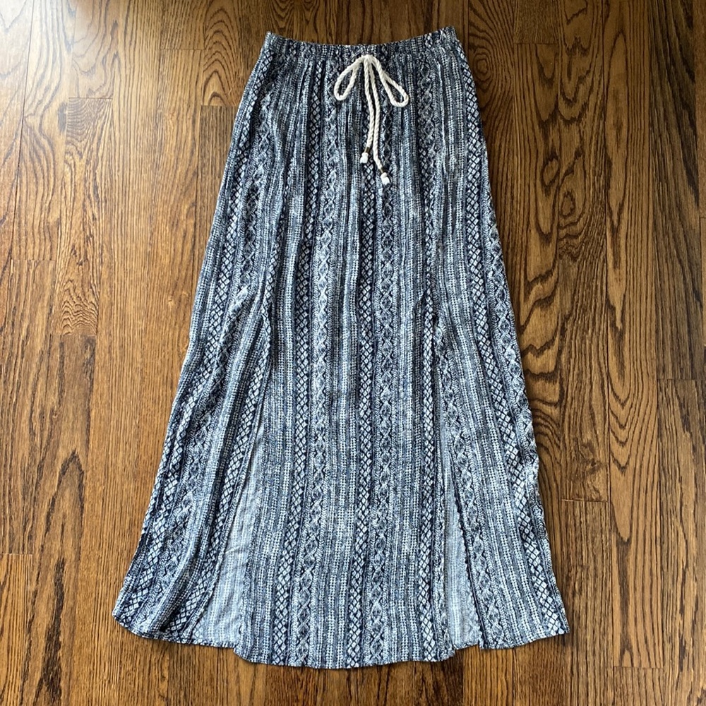 Mossimo - Gauzy Printed Skirt - Elastic Waist - M - Black and White